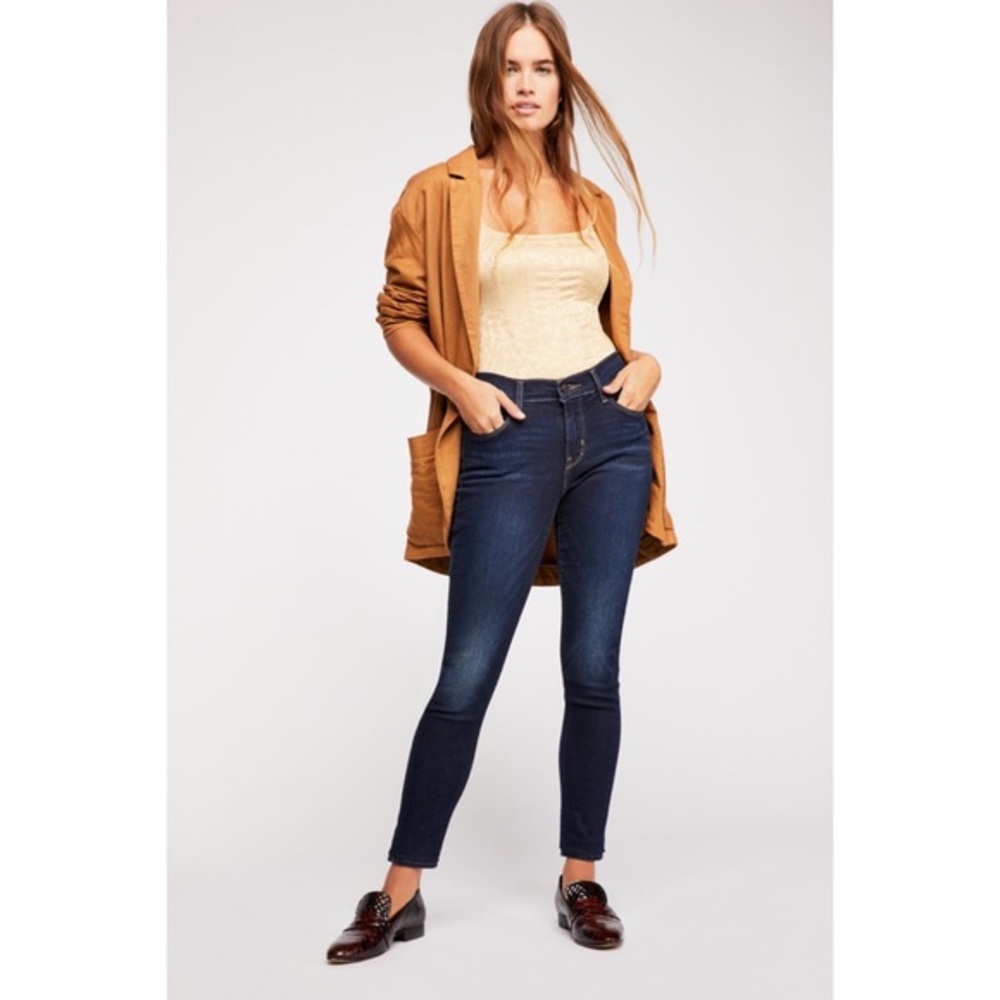 NEW Levi’s Curvy Skinny Dark Wash Jeans 25
